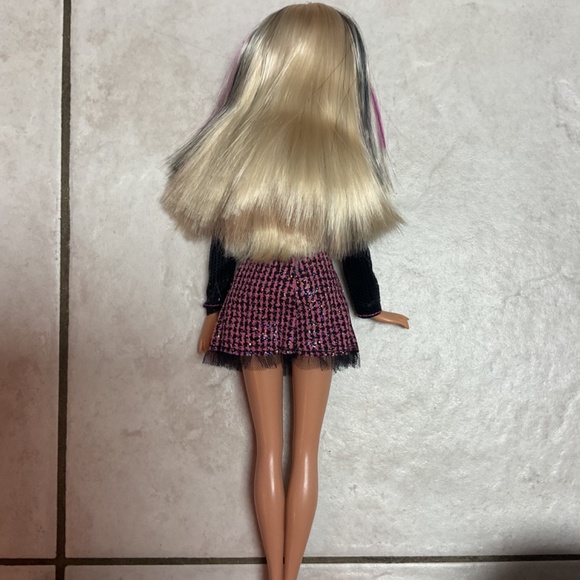 Barbie 2008 Fashion Fever Rock Chick - Picture 4 of 5